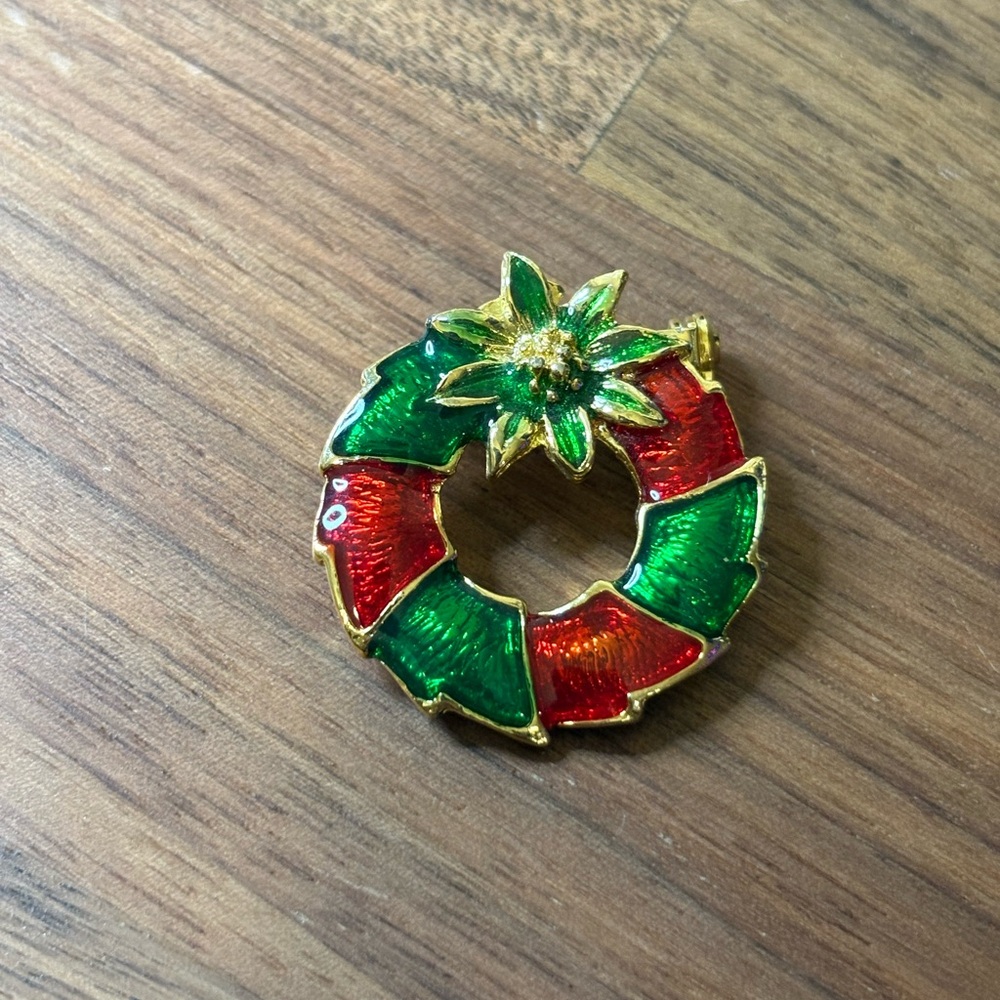 Unusual vintage Xmas brooch